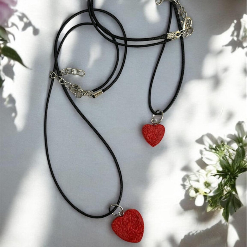 Комплект колиета „Мама и аз“ – ръчно изработени сърца от глина